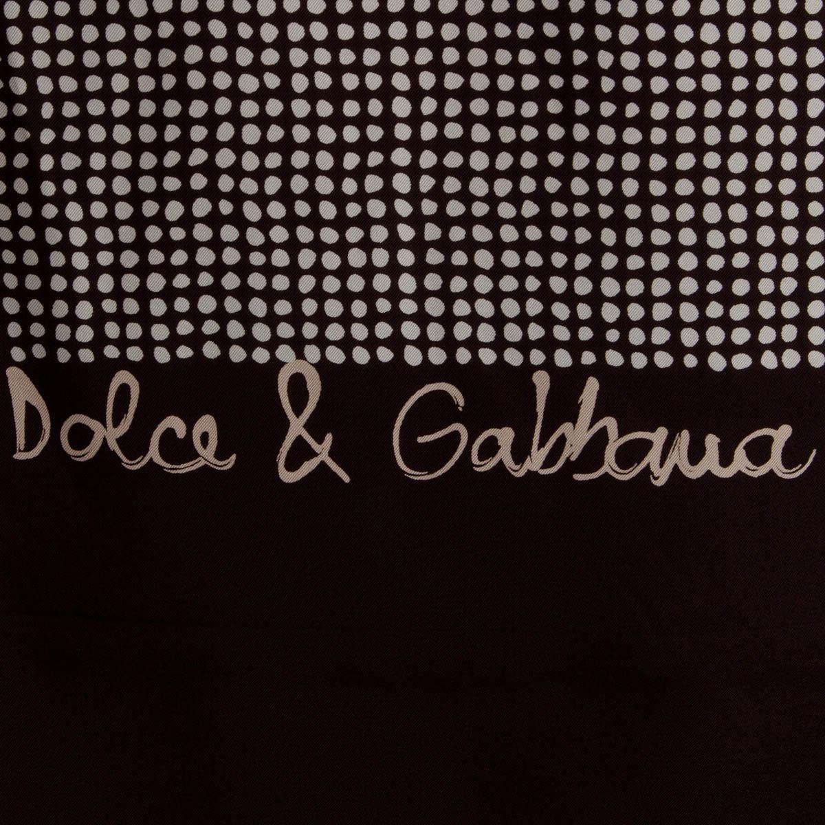 Marron DOLCE & GABBANA - Écharpe en soie marron beige et blanche, drapée, à double boutonnage, 80 en vente