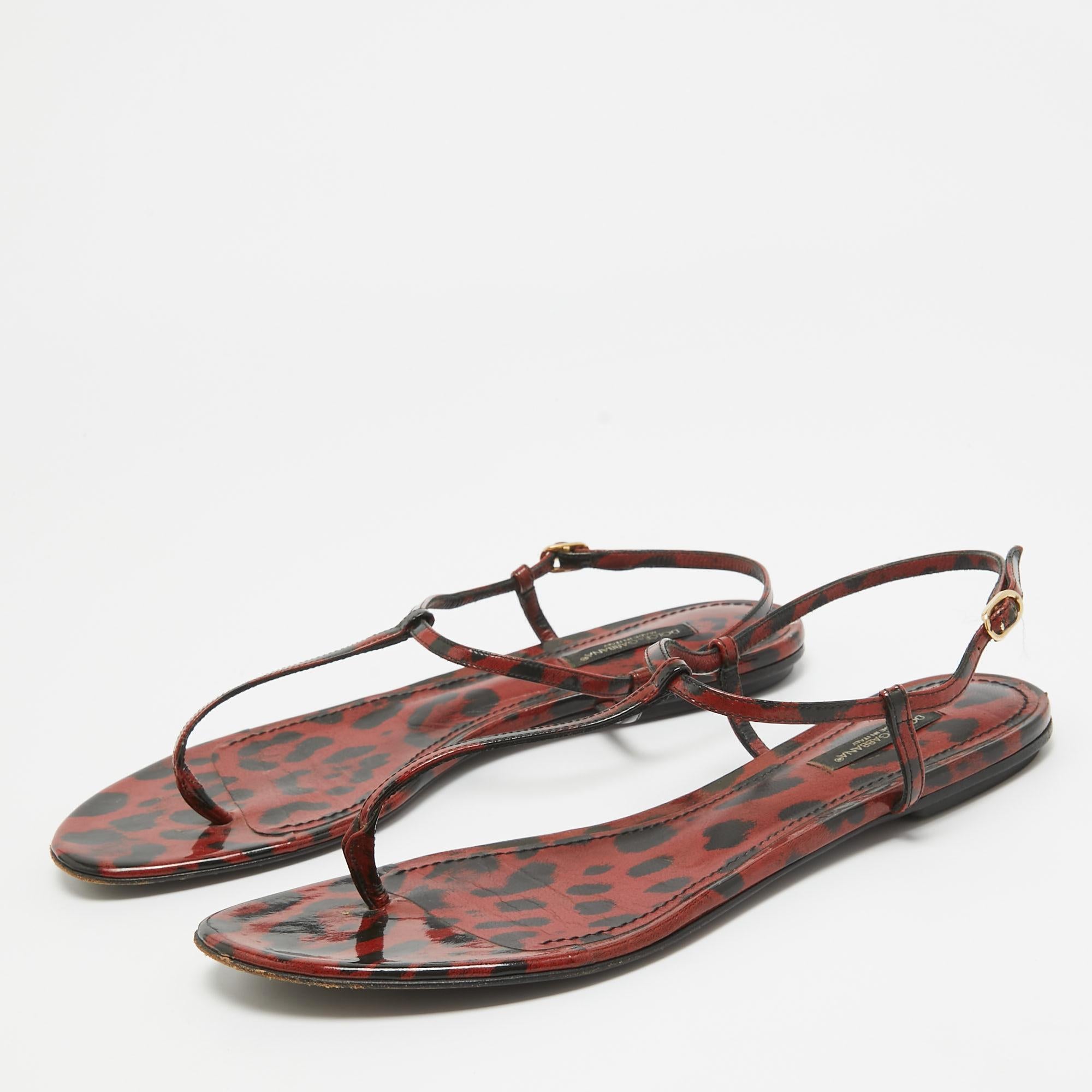 Una mezcla perfecta de lujo, estilo y comodidad. Estos pisos de diseño están fabricados con materiales de primera calidad y enmarcan sus pies de la forma más elegante. Pueden combinarse con un sinfín de prendas de tu armario. 