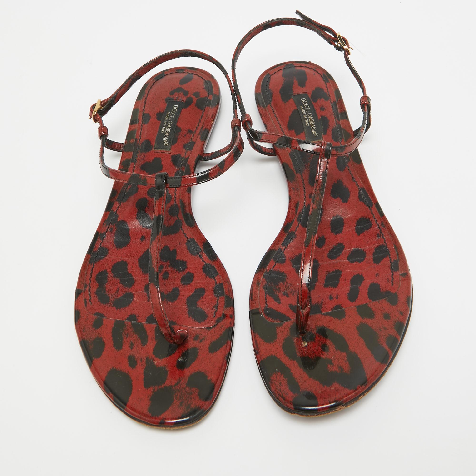Bailarinas de charol marrón/negro Dolce & Gabbana talla 39 en Bastante bueno estado para la venta en Dubai, Al Qouz 2