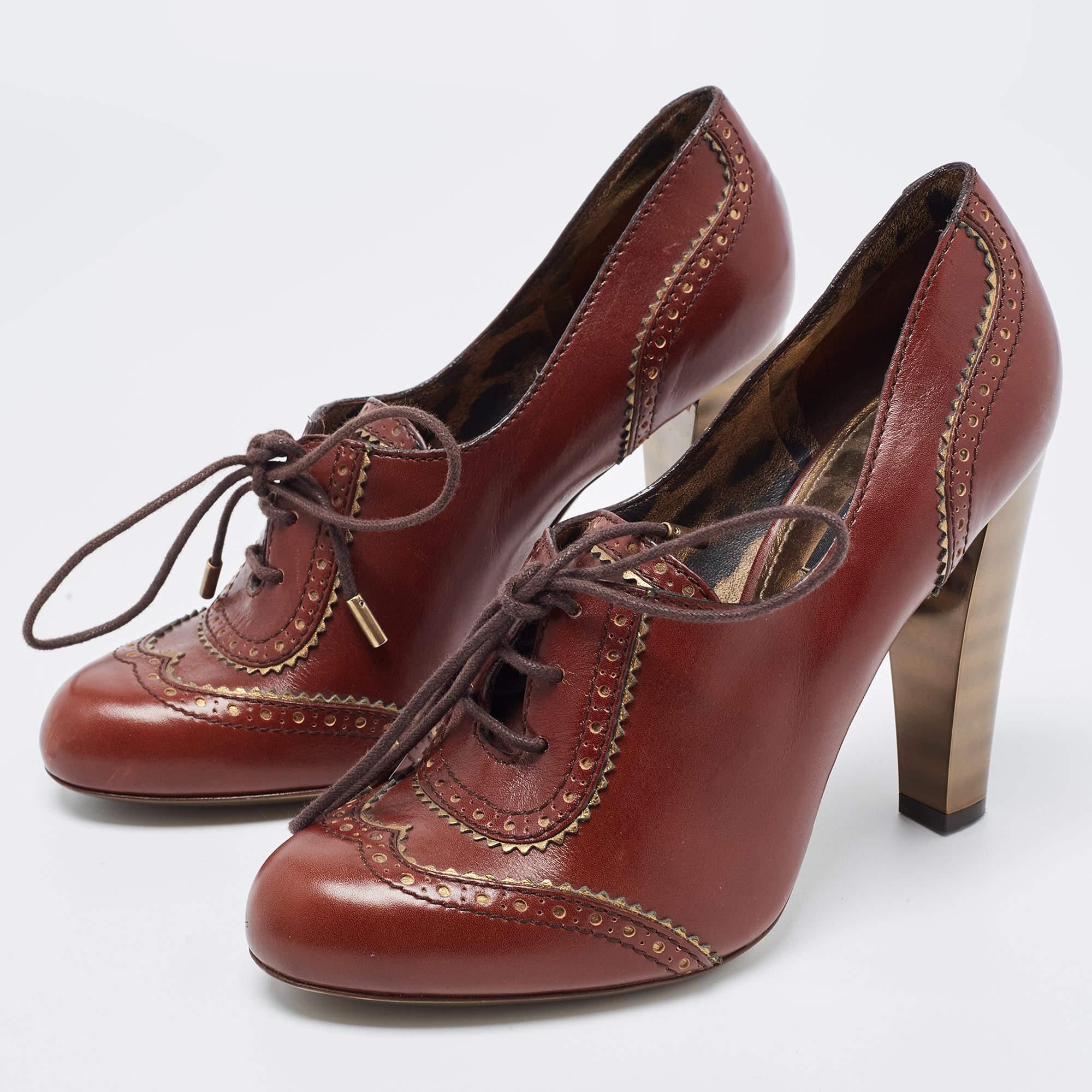 These elegant pumps for women are designed with a sleek and versatile silhouette. These designer shoes are perfect for any occasion and come with a sturdy heel and comfortable footbed. Upgrade your shoe collection with these pumps today!
