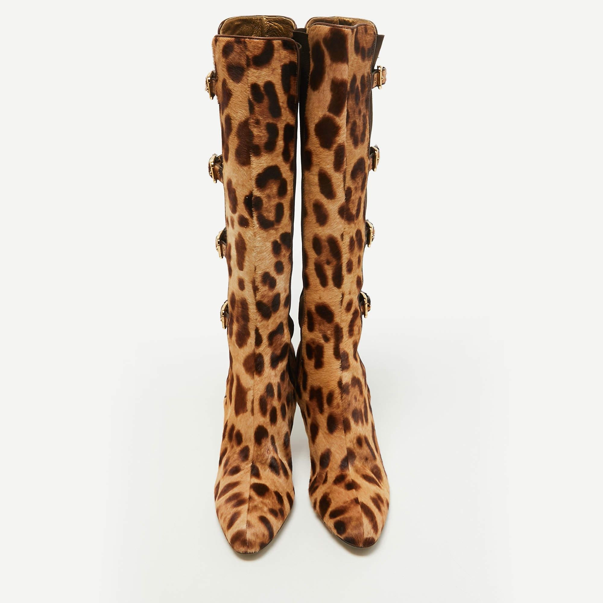 Give your outfit a chic update with this pair of Dolce & Gabbana knee-length boots. The leopard-print calf hair boots have covered toes, buckle details, and 9 cm heels. Make a statement in these!

