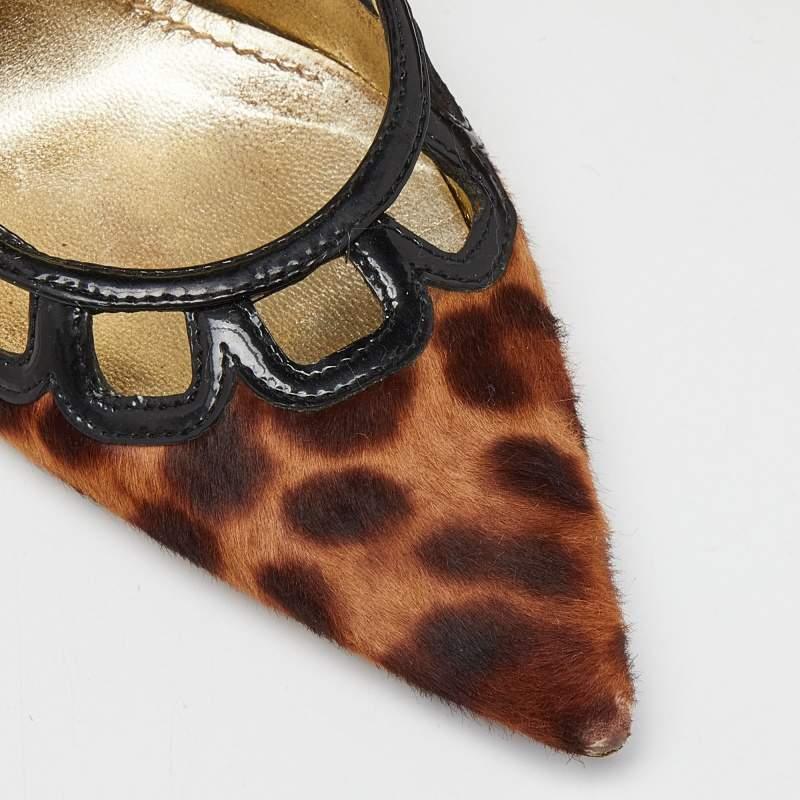 Dolce & Gabbana Bombas con punta de pelo de becerro y charol marrón talla 37 en venta 2