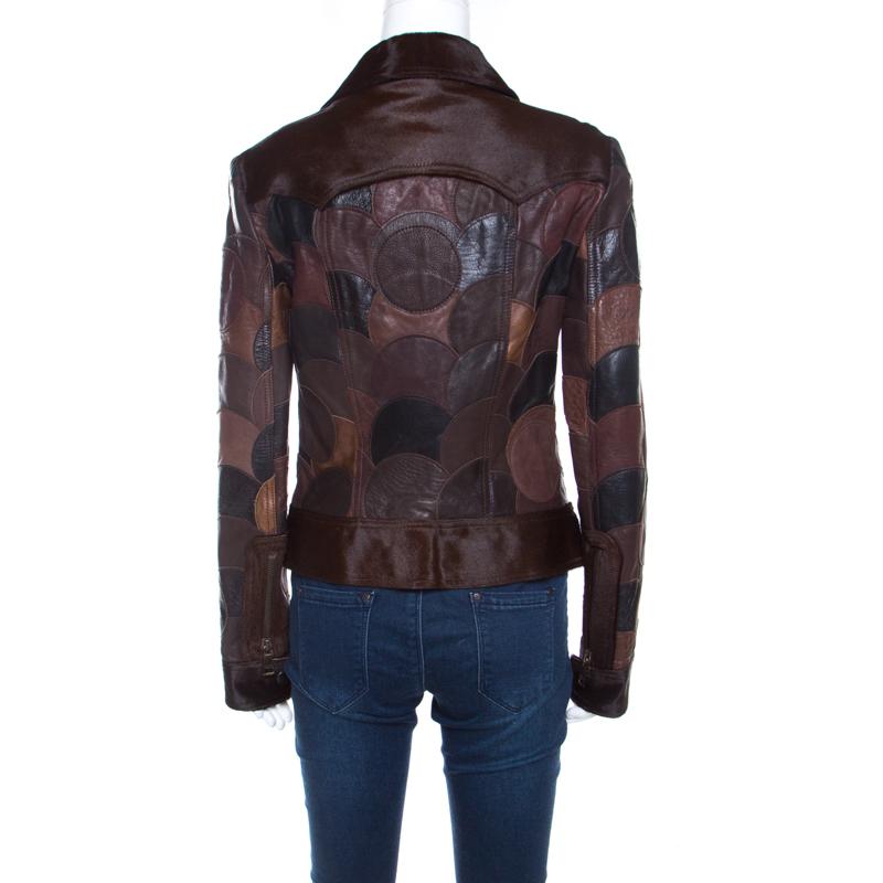 This Dolce & Gabbana jacket is a prize to own. This creation is crafted from 100% calfskin and features circular leather patchwork stitched together to form this great designer piece. With a front zipper, this comes with smooth silk lining to