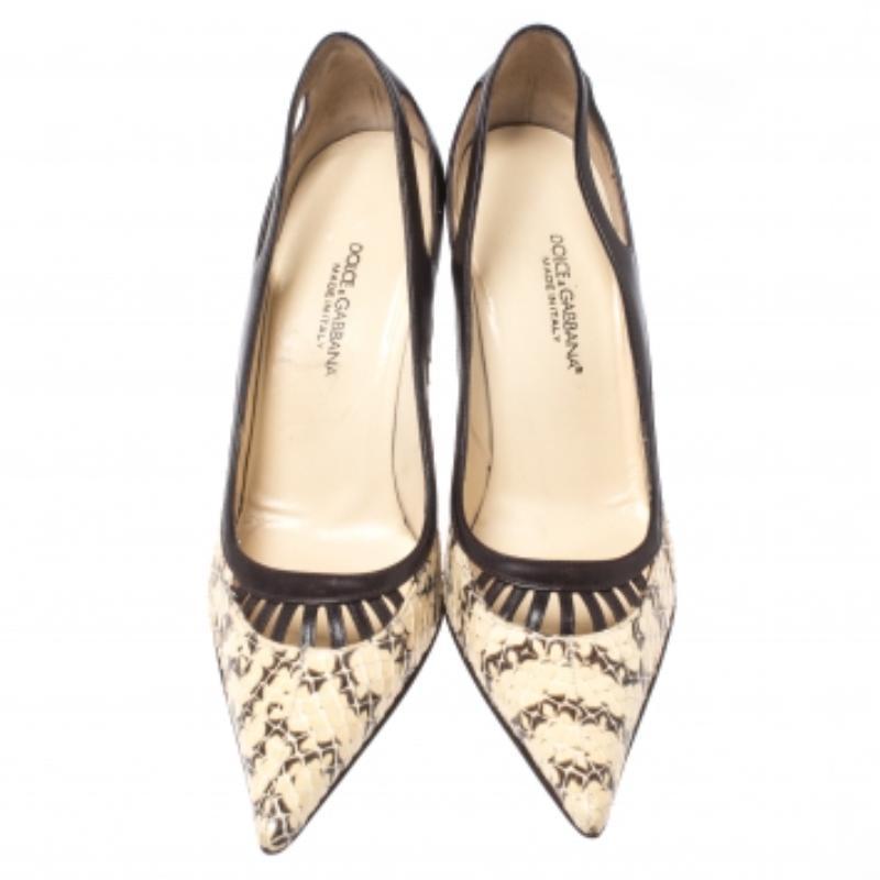 Dolce & Gabbana Braun/Creme Python Leder Ausschnitt Zehenpumps Größe 38.5 (Beige) im Angebot