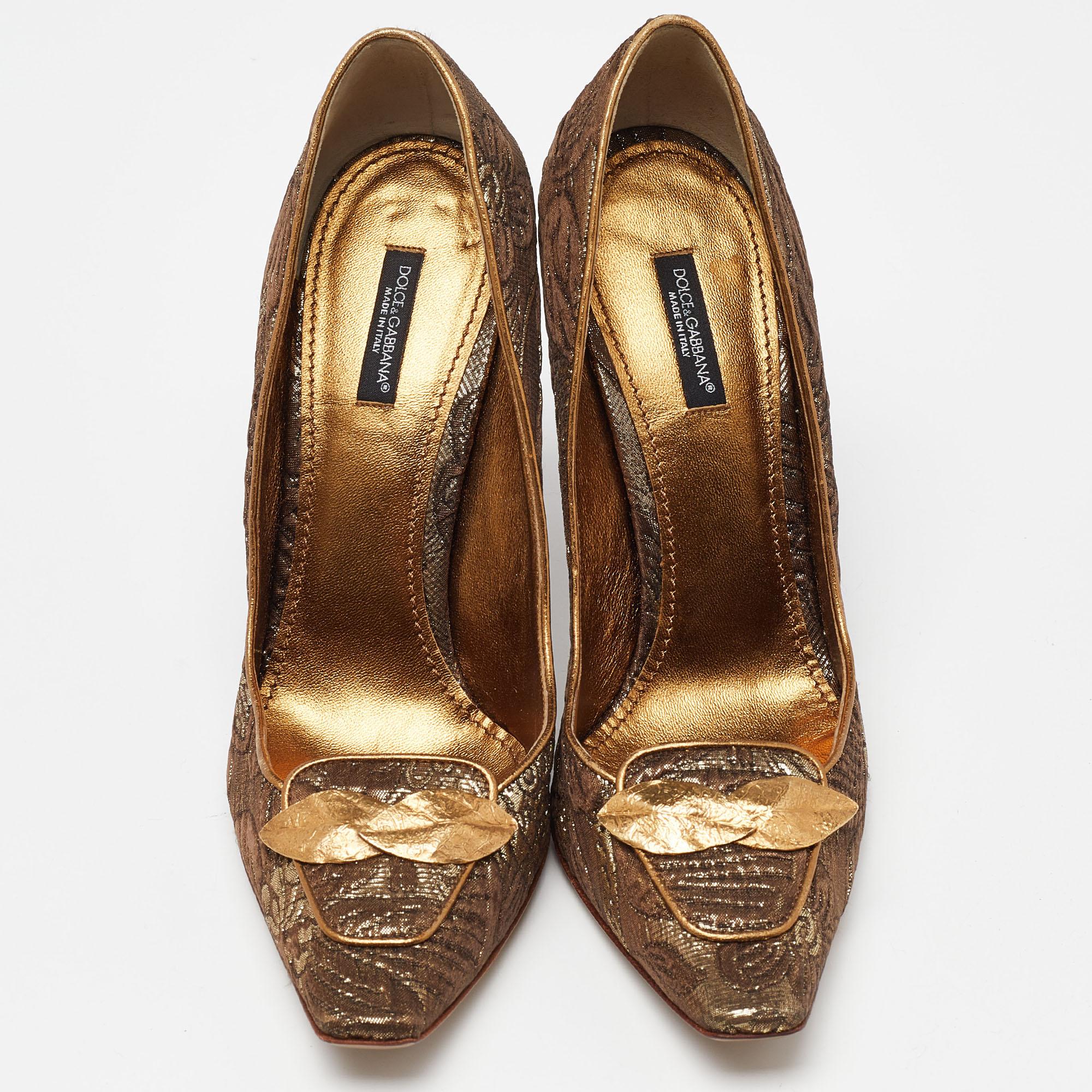 Dolce & Gabbana Marrone/Oro Broccato Punta a Punta Pompe Taglia 39.5 In condizioni buone in vendita a Dubai, Al Qouz 2