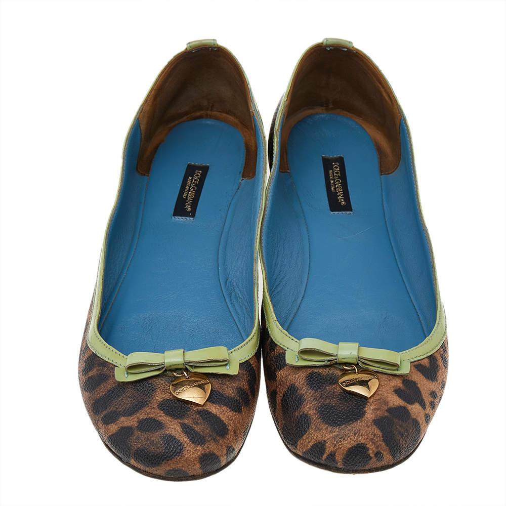 Carrying a classic design, these ballet flats from Dolce & Gabbana are worthy of a place in your shoe collection. They have been crafted from leopard-print canvas & patent leather and designed with little bow detailing on the uppers. Lined with