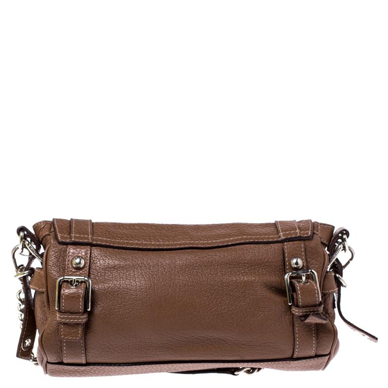 This chic Easy Way satchel by Dolce & Gabbana is a fine example of the brand's craftsmanship. Crafted from brown leather in Italy, it is decorated with the brand plaque and gorgeous buckle detailing on the exterior. The bag is equipped with a single