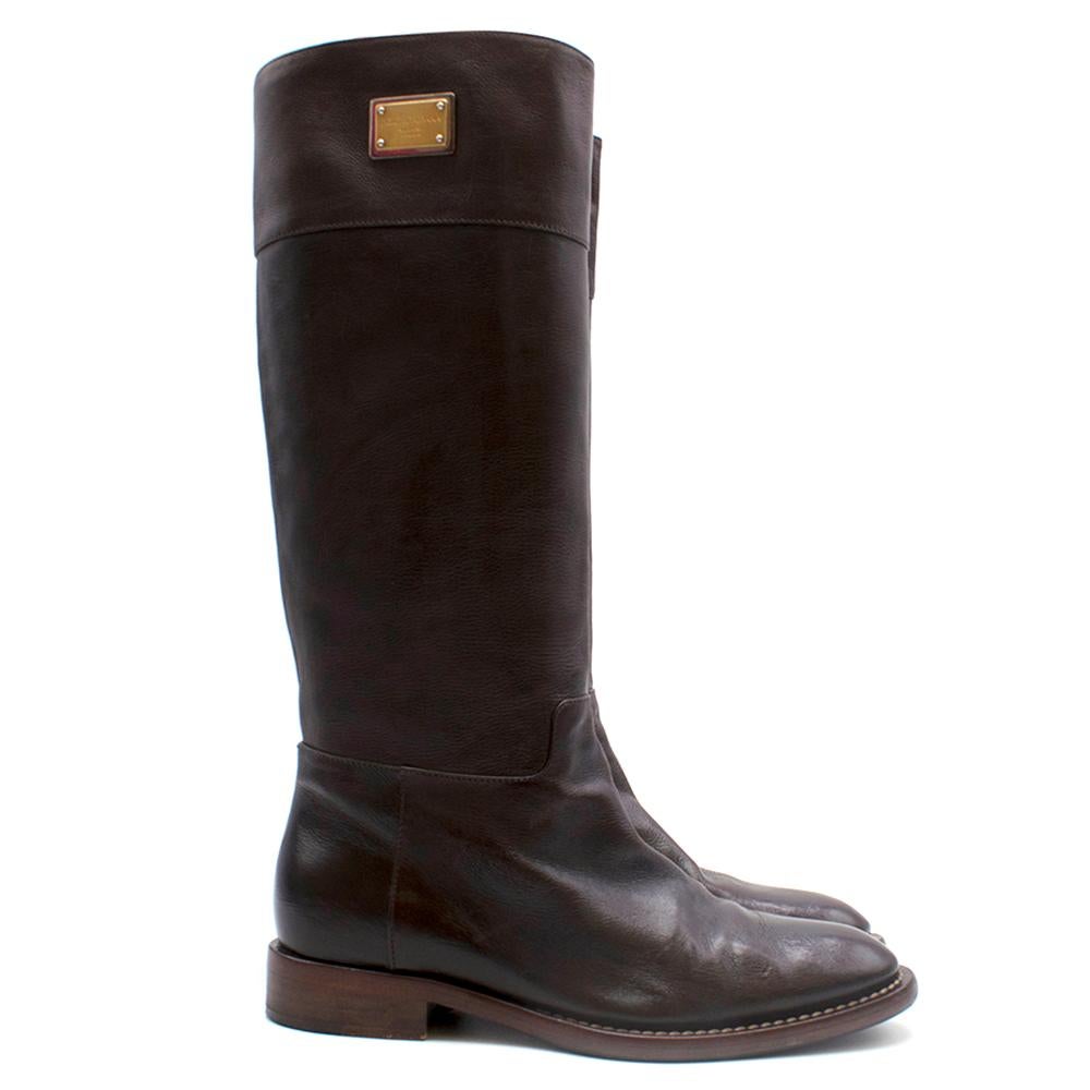 Dolce & Gabbana Brown Leather High Boots 

Dark brown leather high boots, 
D&G gold-tone and silver hardware,
Slight heel,
Slip on, 
Leather insole 

Dust bag included. 

Please note, these items are pre-owned and may show some signs of storage,