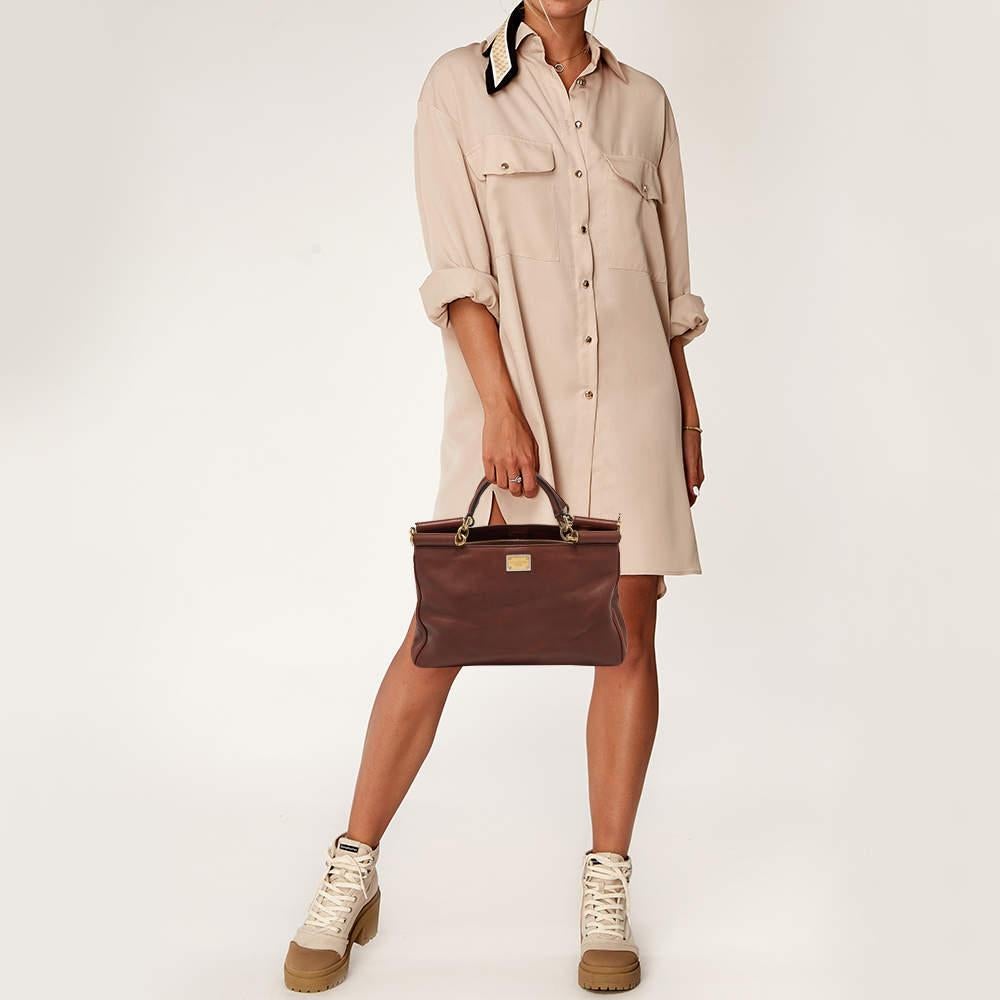 This alluring tote bag for women has been designed to assist you on any day. Convenient to carry and fashionably designed  the tote is cut with skill and sewn into a great shape. It is well equipped to be a reliable accessory.