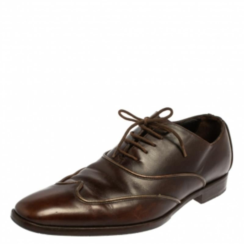 These designer oxfords from Dolce & Gabbana are just what you need to pair with a smart-casual outfit. They are crafted from leather in a brown shade and designed with lace-ups and neat stitching.