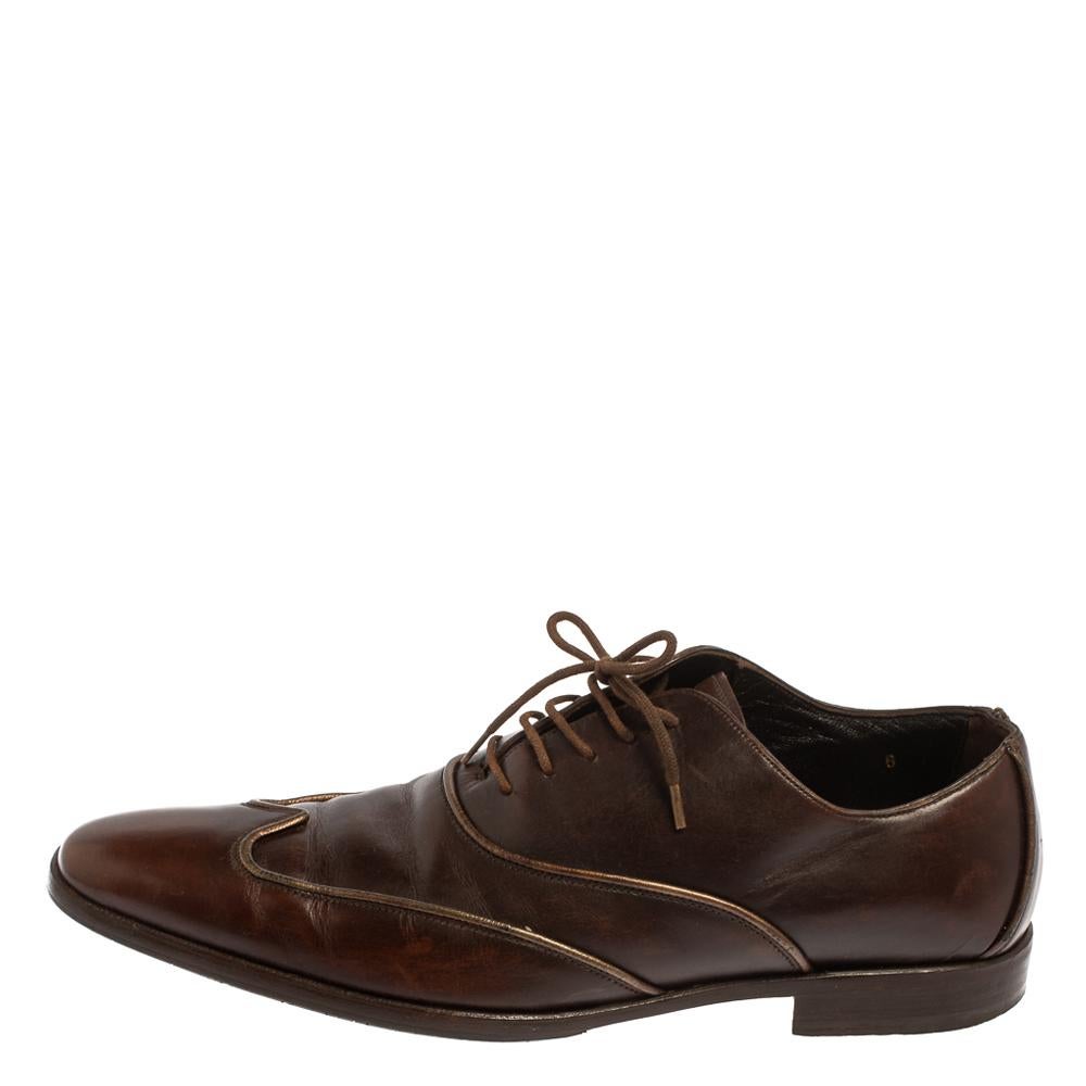 These designer oxfords from Dolce & Gabbana are just what you need to pair with a smart-casual outfit. They are crafted from leather in a brown shade and designed with lace-ups and neat stitching.

