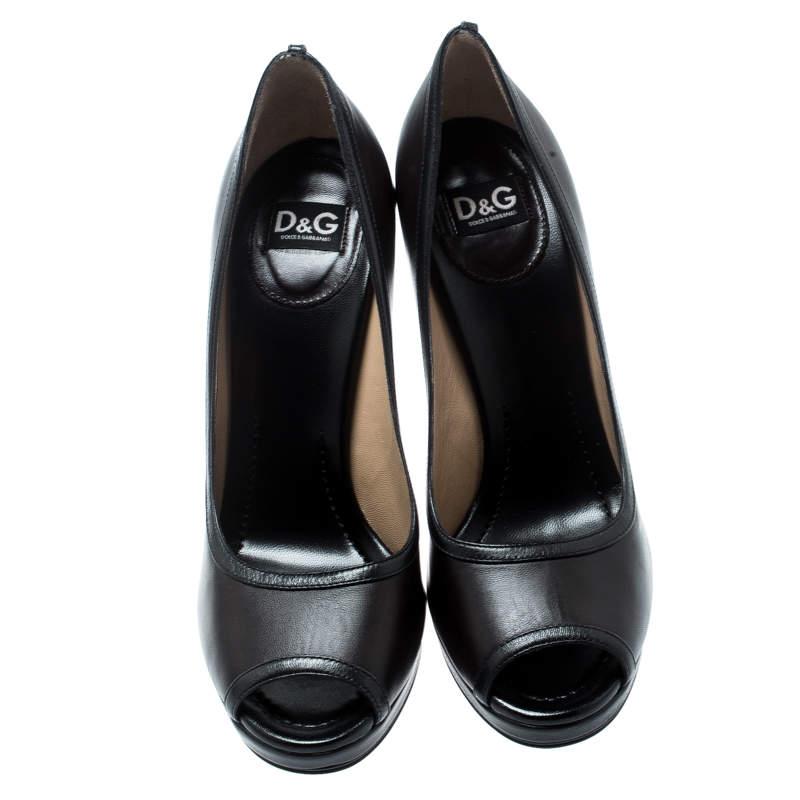 These pumps from Dolce & Gabbana will be ideal for workwear or for other occasions. They are crafted from brown leather and feature peep toes and 13 cm heels. The pumps are well-made and easy to flaunt.

