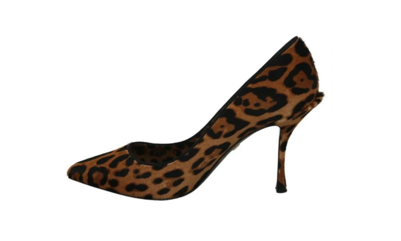 Gorgeous brand new with tags, 100% Authentic Dolce & Gabbana Shoes.




Model: High heels pumps

Color: Brown leopard
Material: Pony hair leather

Sole: Leather

Logo details

Very high quality and comfort

Made in Italy




Size: 40 - UK7




Dolce