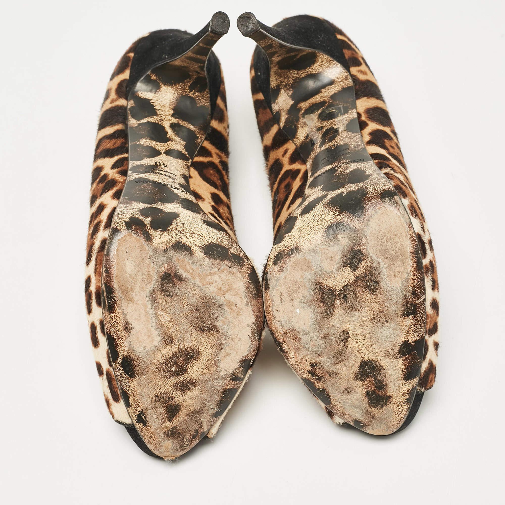 Dolce & Gabbana Brown Leopard Print Calf Hair Peep Toe Platform Pumps Size 40 For Sale 1