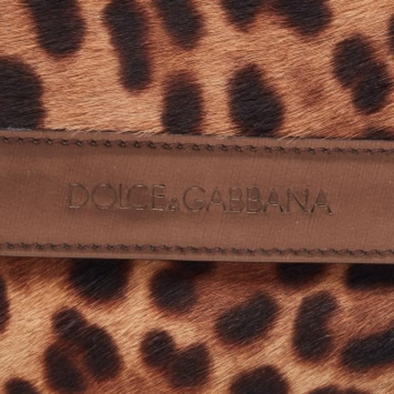 Cartera continental Dolce & Gabbana de piel de becerro con estampado de leopardo y charol marrón en venta 2