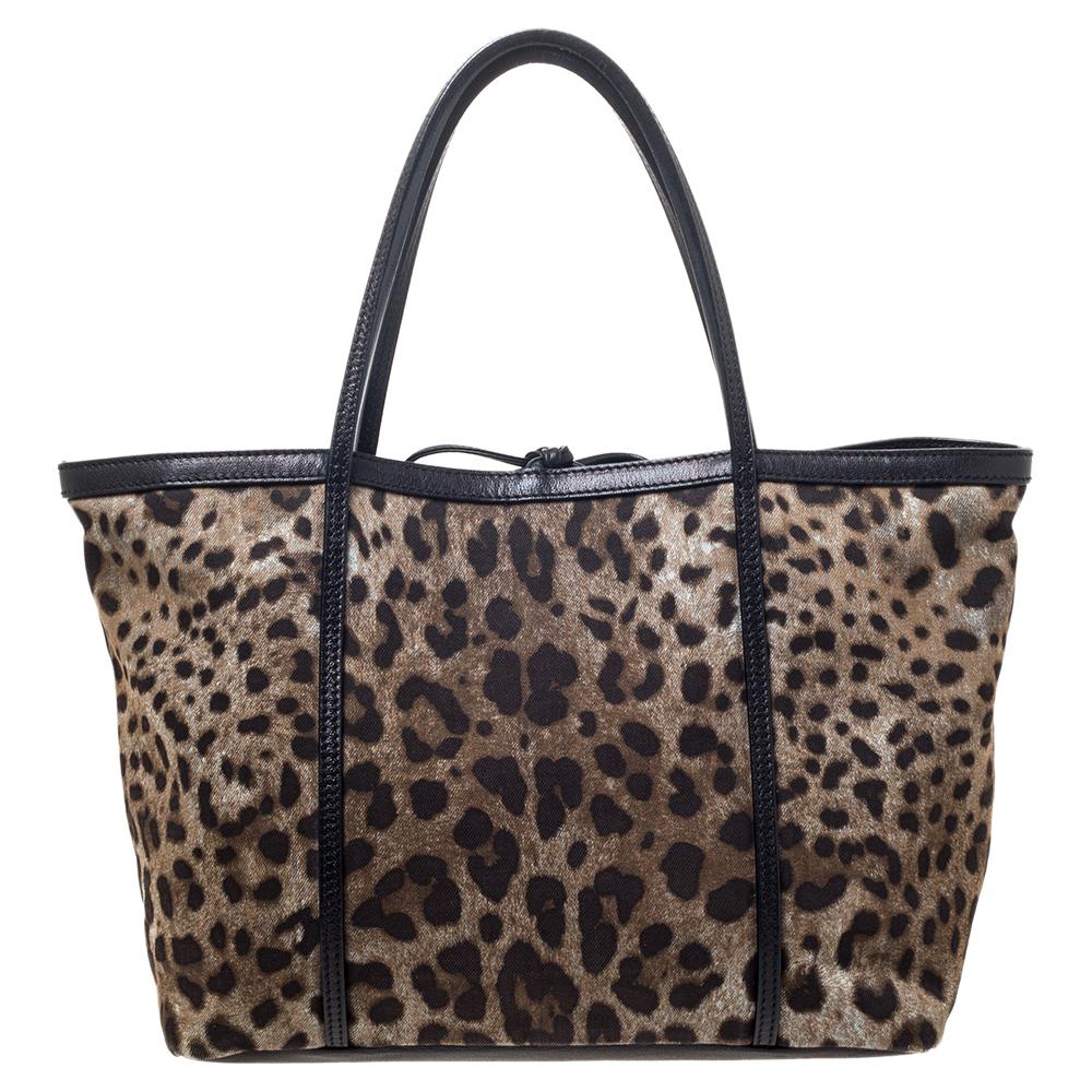 Made from brown, leopard-printed canvas and leather, and smooth fabric-lined interior, this tote can effortlessly be fashioned with both off-duty and formal looks. The excellent craftsmanship of this Dolce & Gabbana piece ensures a brilliant finish