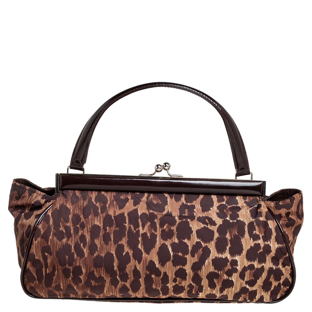 This creation by Dolce & Gabbana is perfect to complement your evening outfits. Crafted from leopard-print fabric & leather, it comes with a kiss-lock closure. It is lined with fabric on the inside and houses enough space for your essentials.