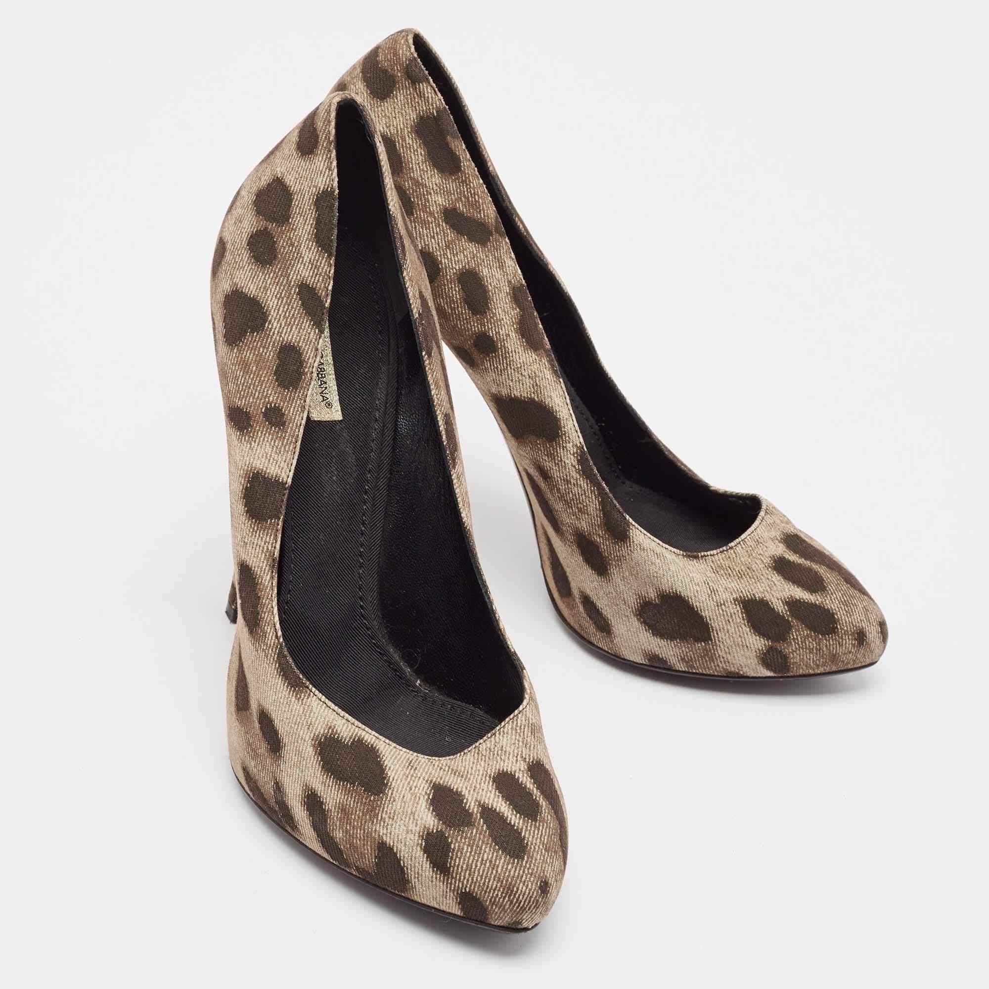 Dolce & Gabbana Chaussures en tissu imprimé léopard Brown Taille 41 Bon état à Dubai, Al Qouz 2