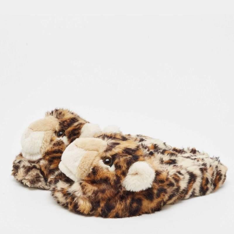Dolce & Gabbana Brown Leopard Print Fur Plush Flat Slides Size 37 In Good Condition For Sale In Dubai, Al Qouz 2