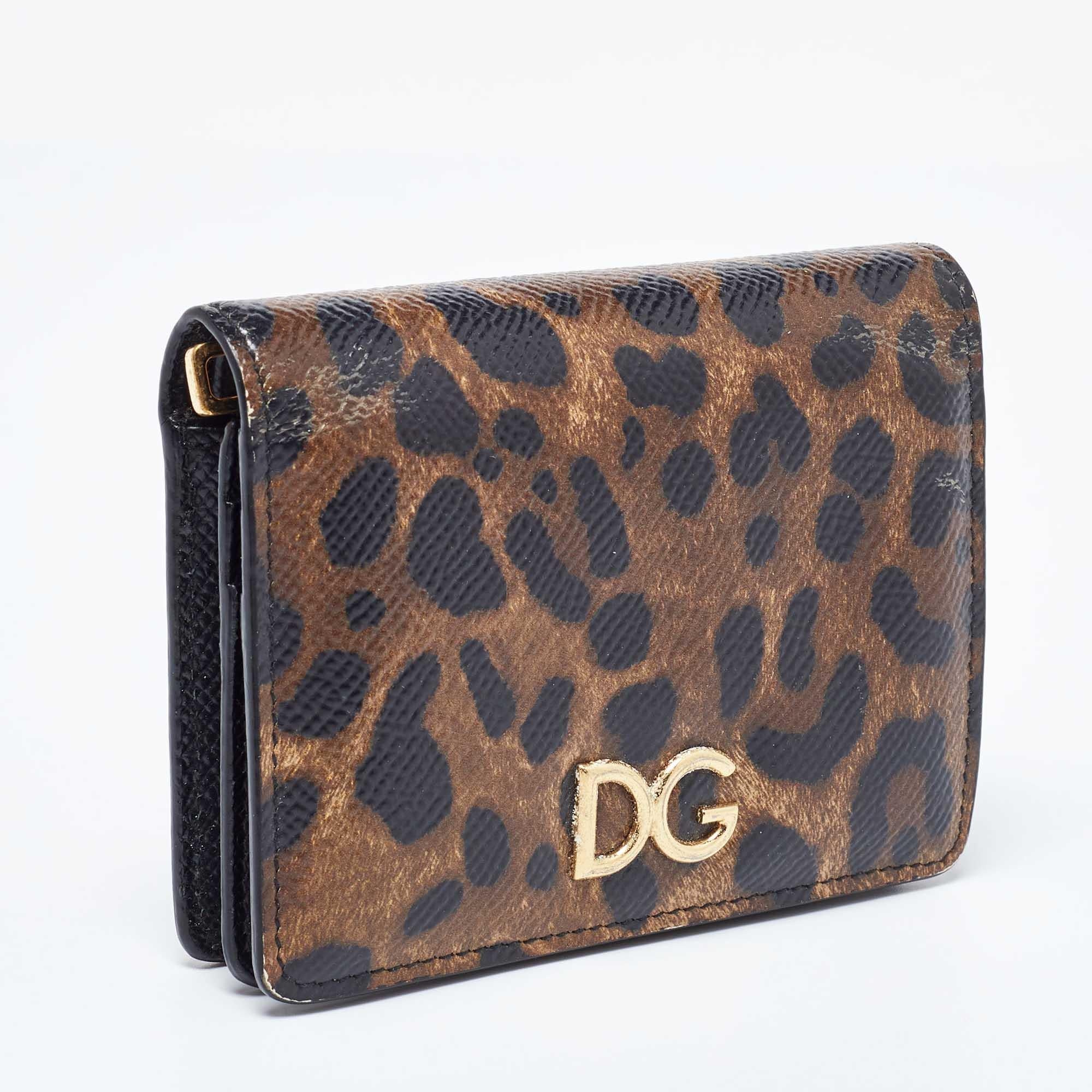 Dolce & Gabbana Portefeuille compact en cuir imprimé léopard avec logo DG, couleur Brown État moyen à Dubai, Al Qouz 2