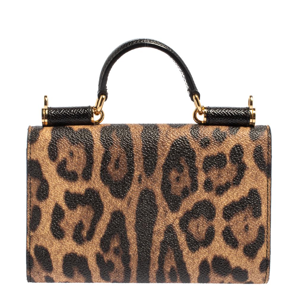 Meticulously crafted from high-end leather, this Dolce & Gabbana wallet exudes just the right amount of charm that the label carries. The Miss Sicily Von creation features a gorgeous gold-tone shoulder chain, a top handle, and a leopard-printed