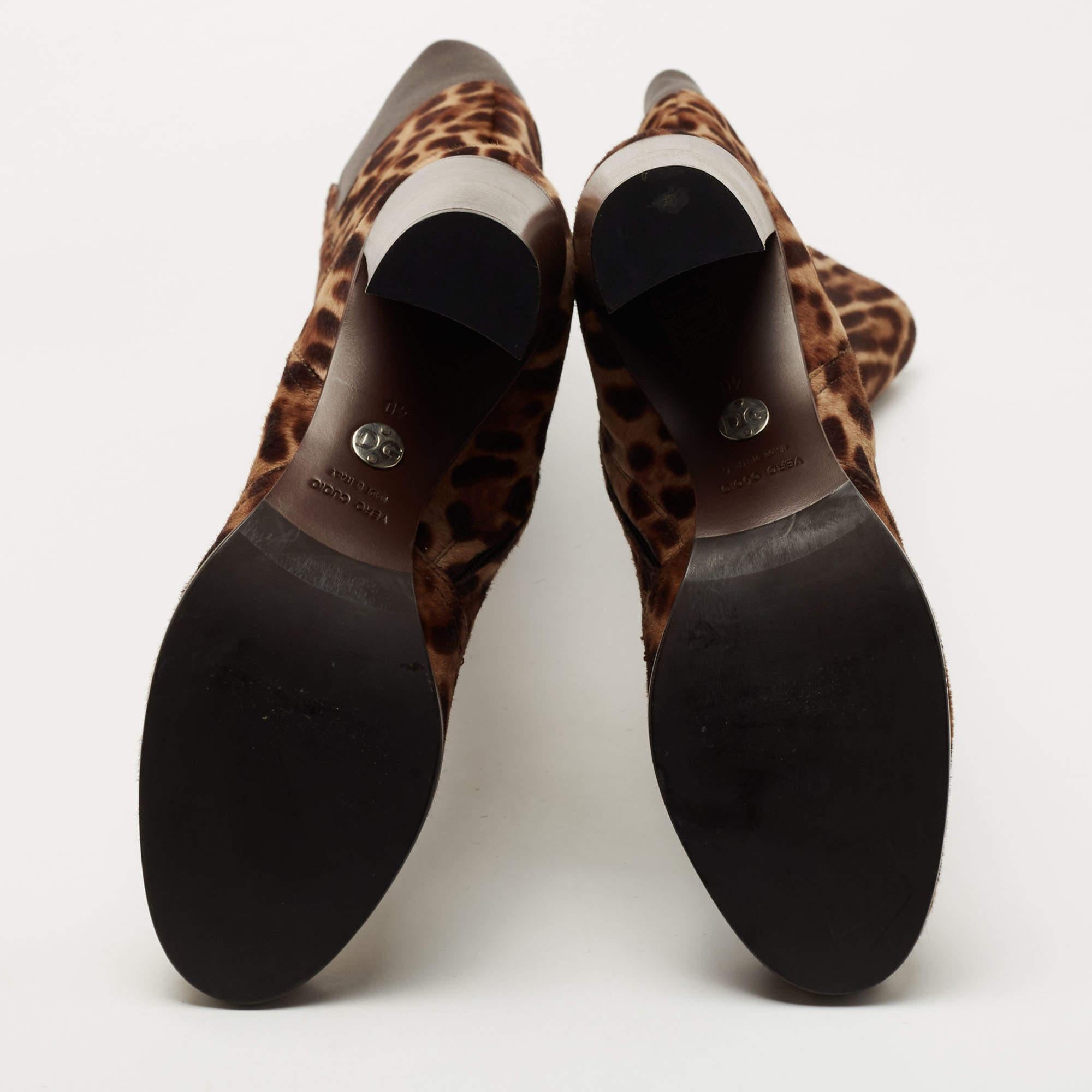 Bottes en daim marron à imprimé léopard Dolce & Gabbana, Taille 40 en vente 2