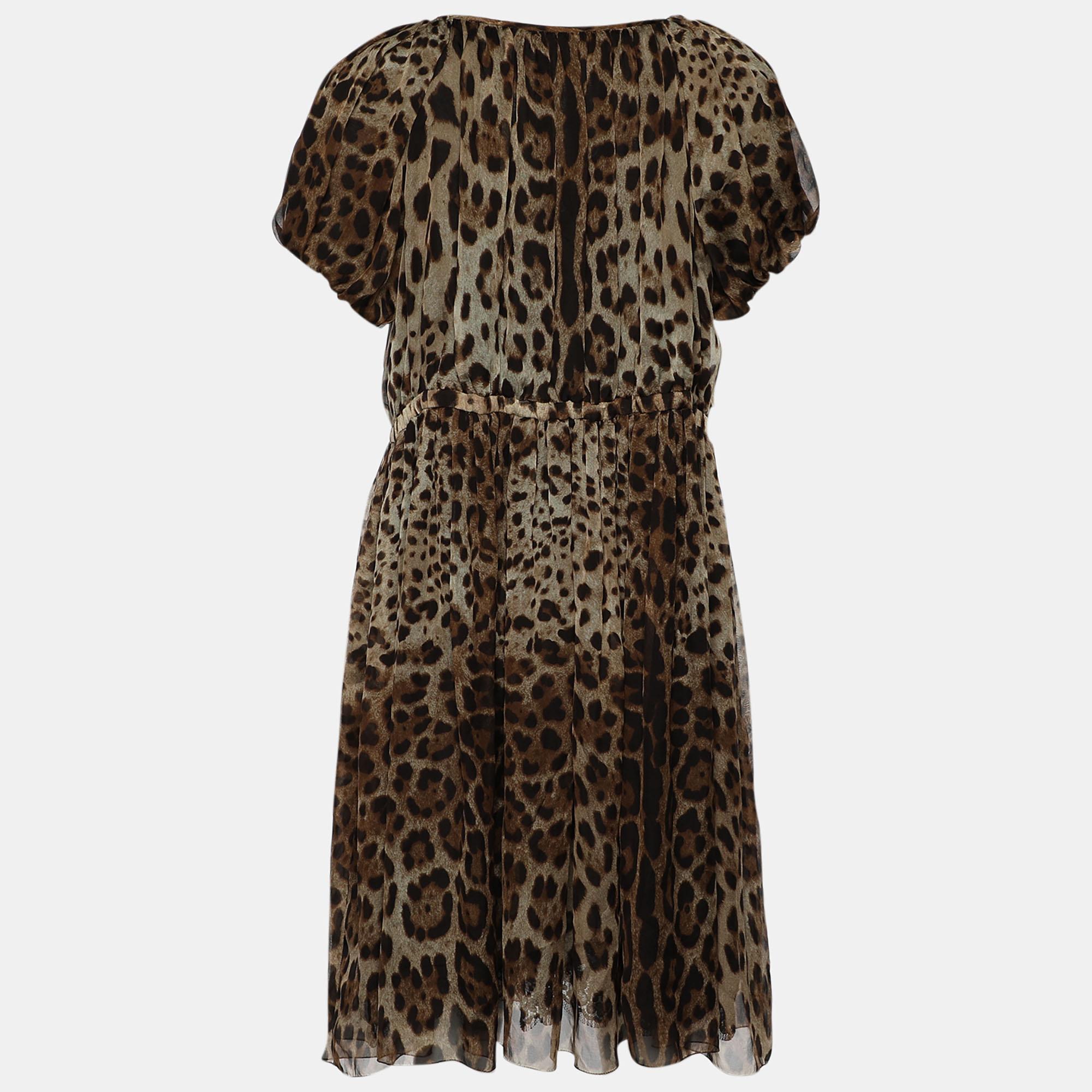 A fluid romance of leopard prints and a feminine silhouette. Created to fit you perfectly, this Dolce & Gabbana silk-blend dress has puffed sleeves, a fitted waist, and button details.

Includes: Price Tag
