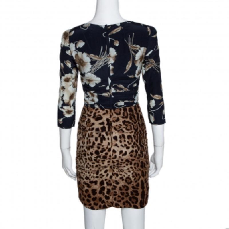 Dolce & Gabbana Braunes Seidenrüschenkleid mit gemischtem Druck S Damen im Angebot