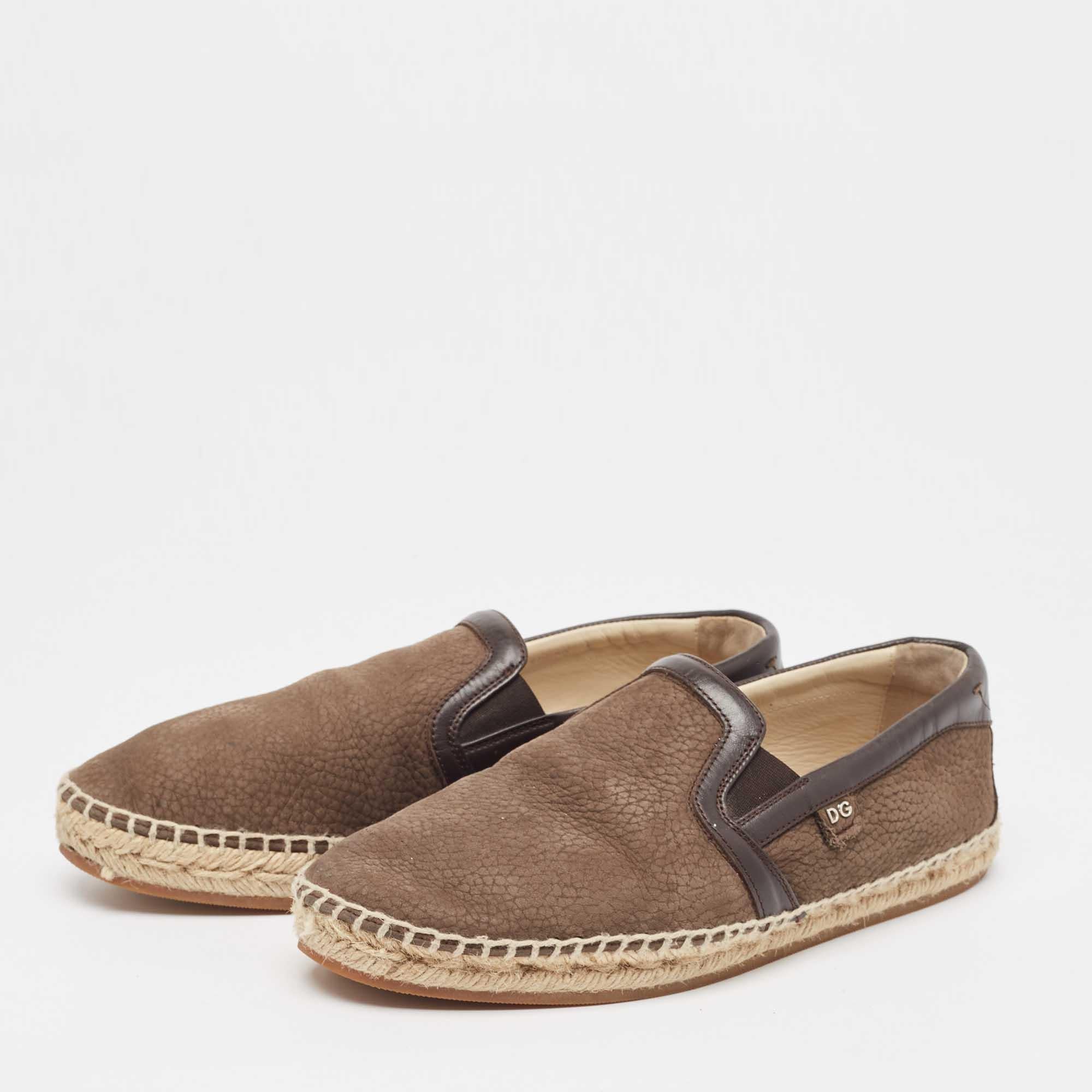 Queste ballerine di design ben realizzate ti coprono per tutti gli impegni della giornata. Hanno un design versatile e sono perfette per i piedi.