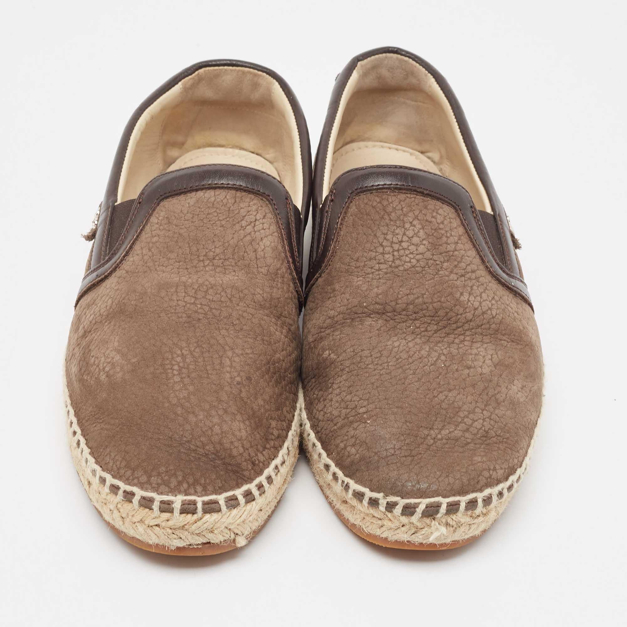 Marrone Dolce & Gabbana Appartamenti in pelle e nabuk marrone taglia 40 in vendita