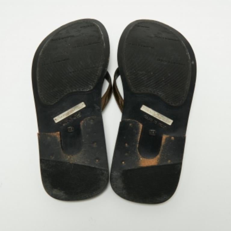 Dolce & Gabbana Brown Patent Leder Flache Sandalen Größe 40.5 (Grau) im Angebot