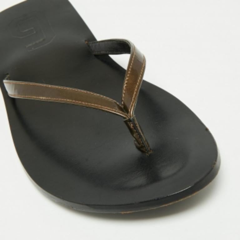 Dolce & Gabbana Brown Patent Leder Flache Sandalen Größe 40.5 Herren im Angebot