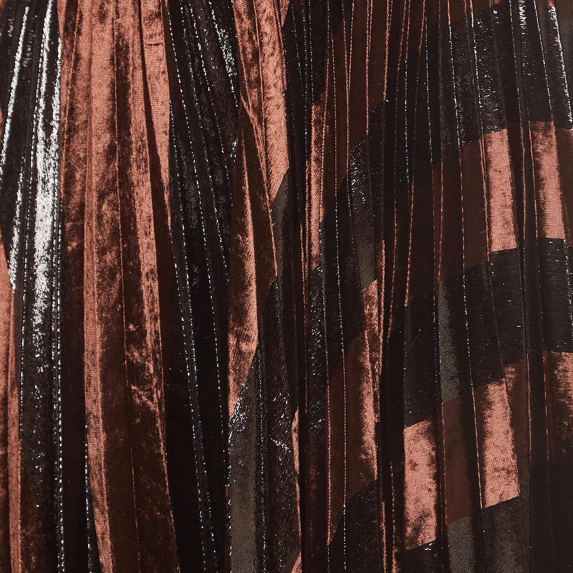 Dolce & Gabbana Brown Pleated Velvet Shimmer Effect Maxi Skirt M In Good Condition For Sale In Dubai, Al Qouz 2
