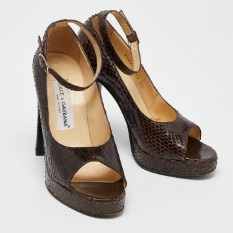 Donna Dolce & Gabbana Pumps con tacco a blocco in pitone marrone taglia 38 in vendita
