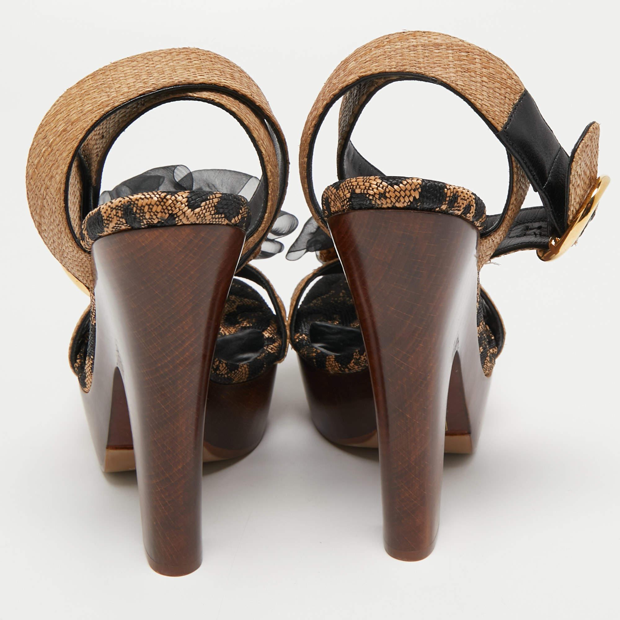 Dolce & Gabbana Brown Raffia Platform Ankle Strap Sandals Size 40 In New Condition In Dubai, Al Qouz 2