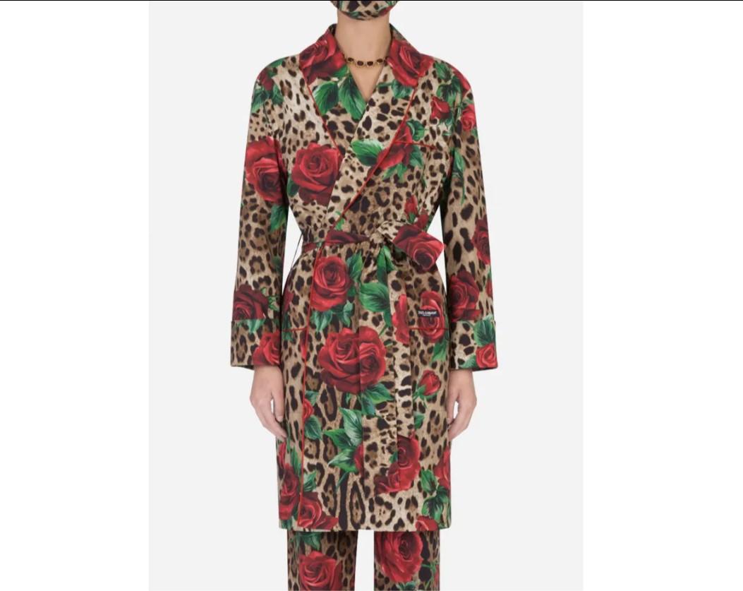 Dolce & Gabbana leopard Red Rose Cotton Robe Dress
• Regular fit
• Long sleeves
• Contrasting silk piping
• Wrap fastening with belt
• Front patch pockets and a breast pocket
• The piece measures 130 cm - 51.2 inches from the rear collar seam 
•
