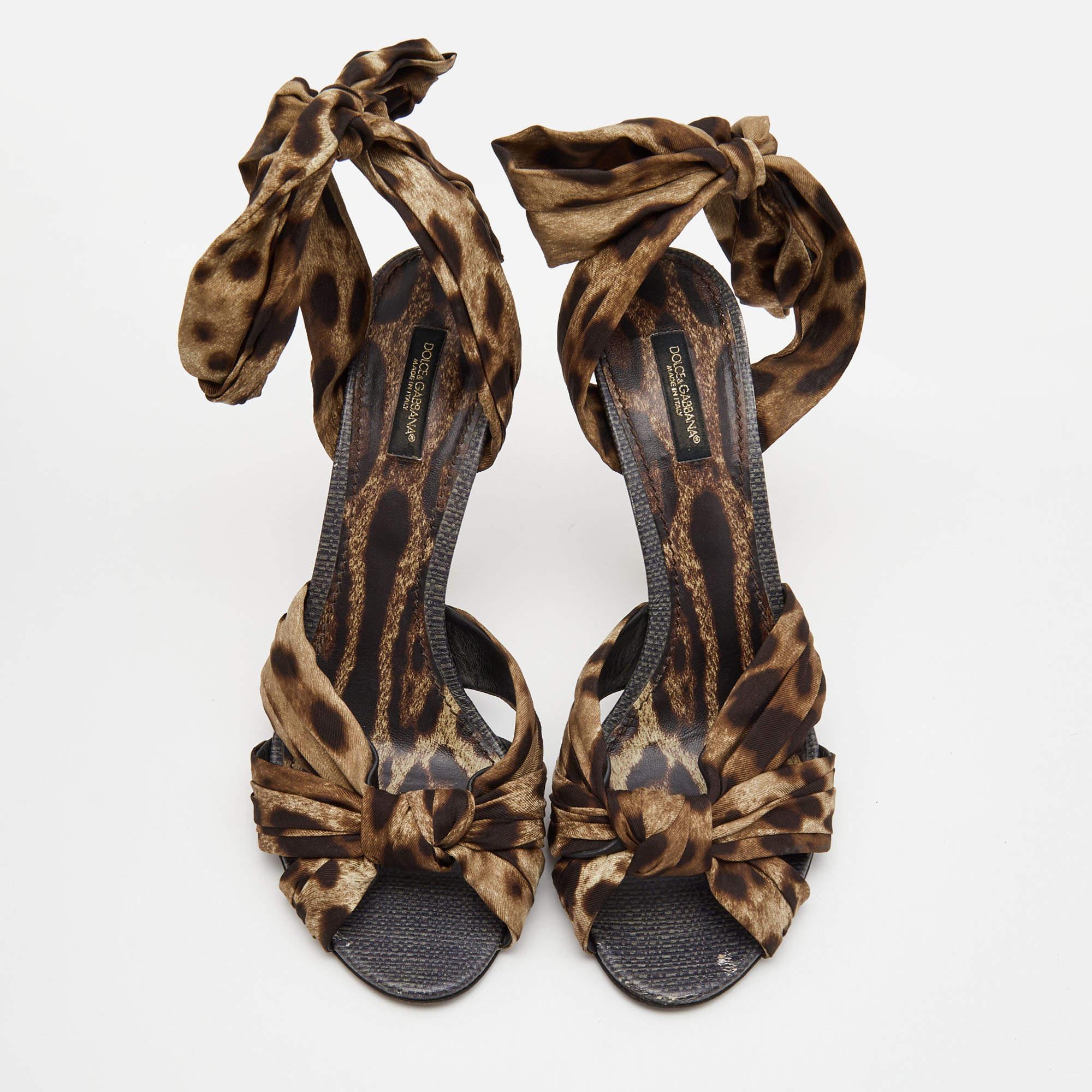Noir Dolce & Gabbana Brown Satin Leopard Print Fastening Ankle Tie Sandals Size 40 en vente