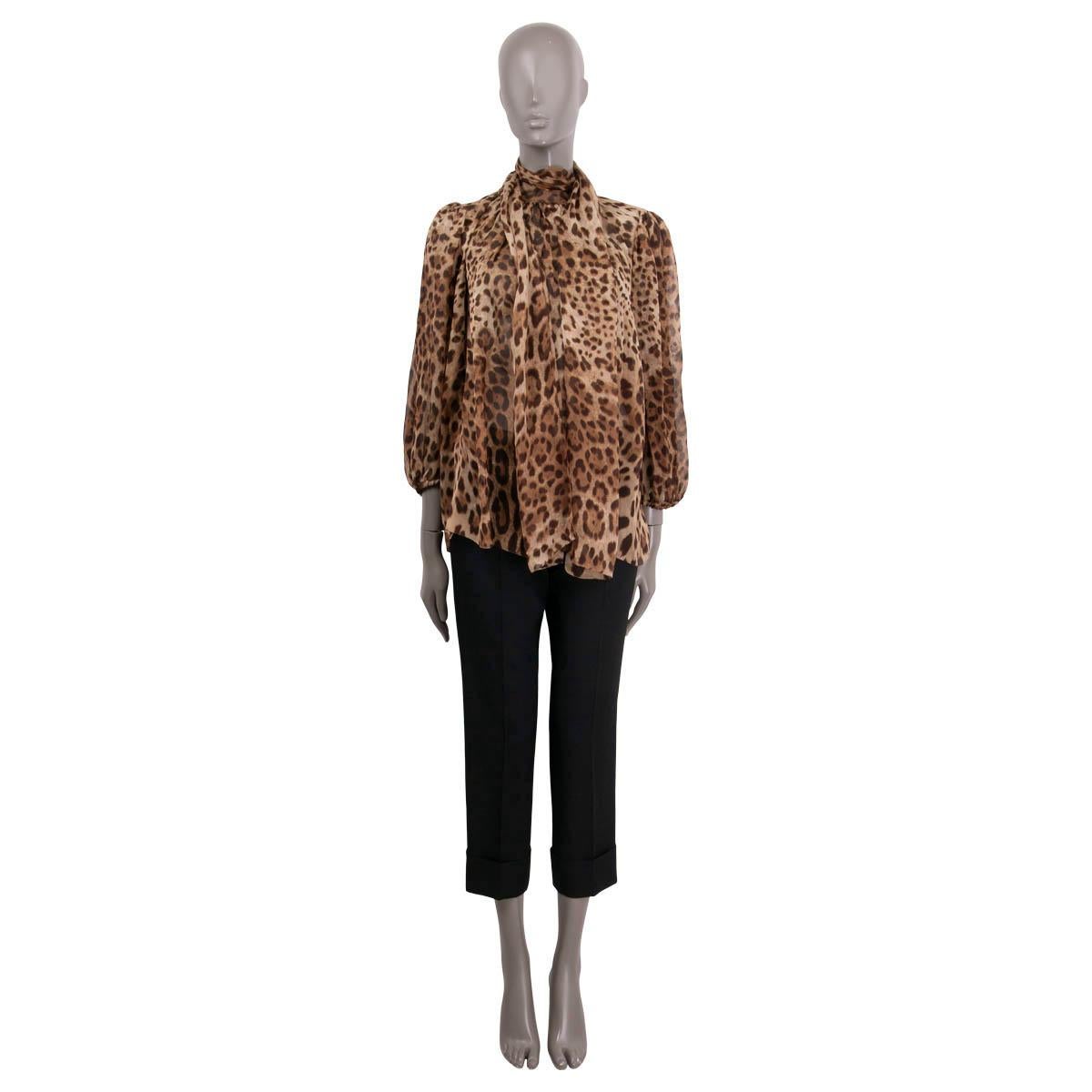 100% authentic Dolce & Gabbana leopard blouse in silk (tag missing) loose fit and a V-neck. Has a self tie pussy-bow that can be worn undone, knotted or draped at the back. Has been worn and is in excellent condition.

Measurements
Tag