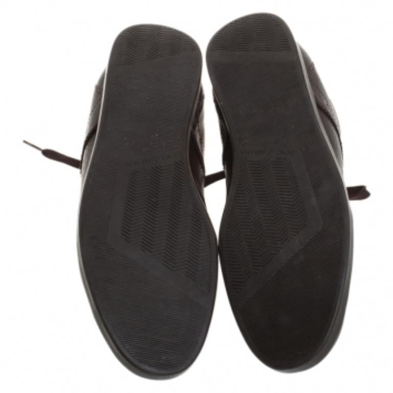 Diese Low-Top-Sneaker von Dolce & Gabbana sind die Verkörperung von Stil und Komfort. Diese beeindruckenden Sneaker in klassischem Braun und aus Leder sind mit Schnürsenkeln und dem Markenlabel an der Seite versehen.