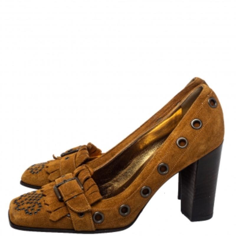 Admired for exquisite craftsmanship, Dolce & Gabbana footwear is stylish and comfortable. These pumps are the perfect example of the brand's fabulous designs. Made from suede, the brown pair will add a sleek touch to your look. They have fringed