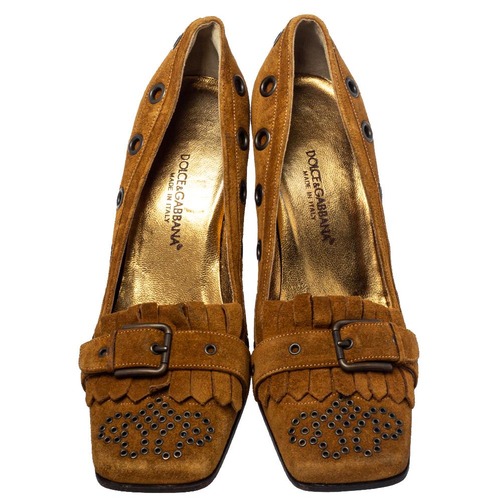 Admired for exquisite craftsmanship, Dolce & Gabbana footwear is stylish and comfortable. These pumps are the perfect example of the brand's fabulous designs. Made from suede, the brown pair will add a sleek touch to your look. They have fringed