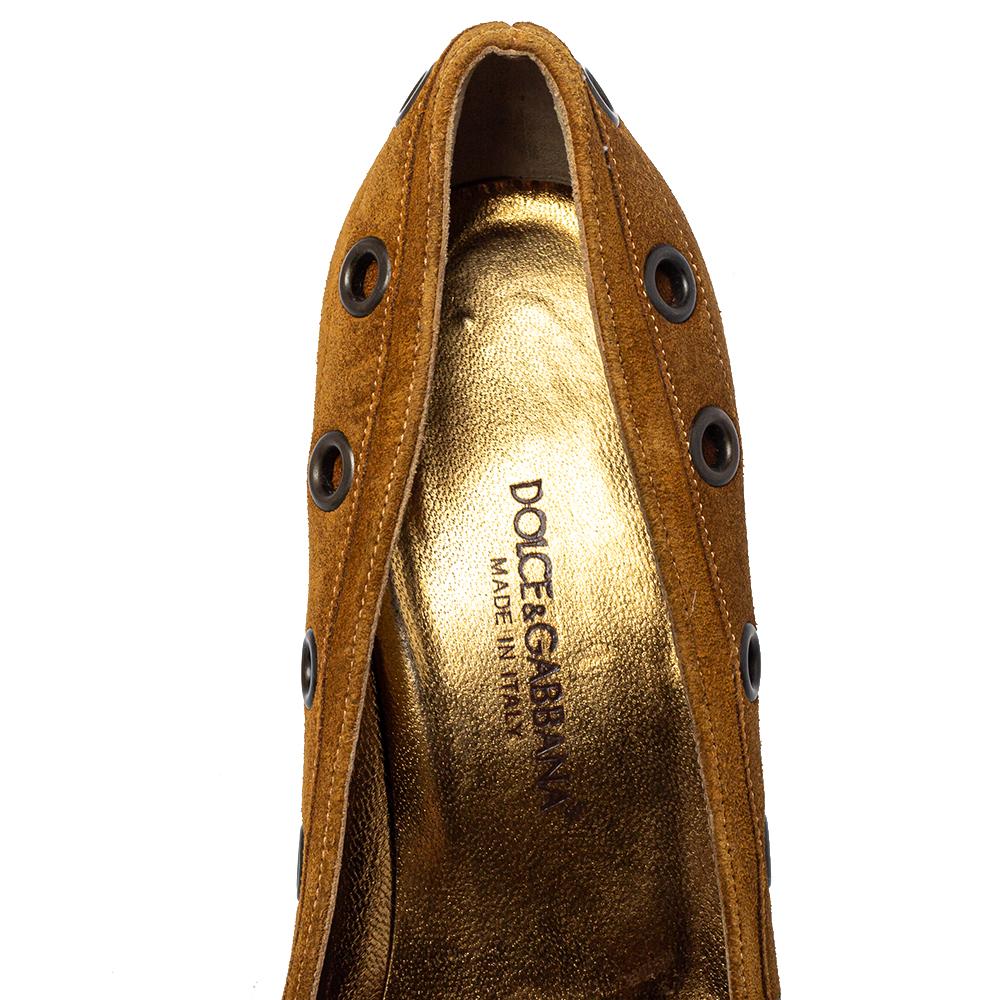 Dolce & Gabbana Brown Suede Block Heel Pumps Size 37 In Good Condition For Sale In Dubai, Al Qouz 2