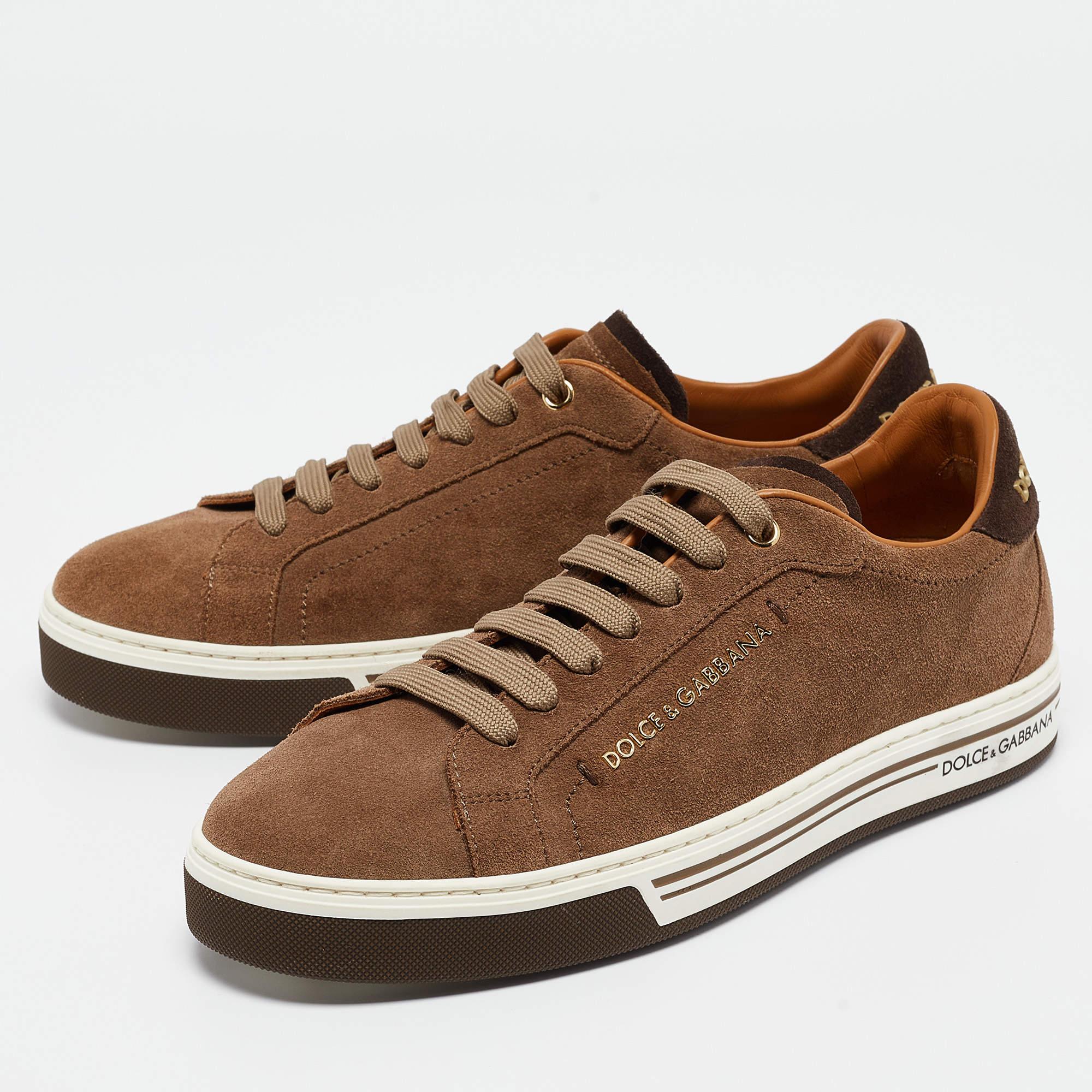 Con una silhouette classica, queste sneakers firmate sono una combinazione perfetta di lusso, comfort e stile. Queste sneakers sono rifinite con dettagli firmati e comode solette.