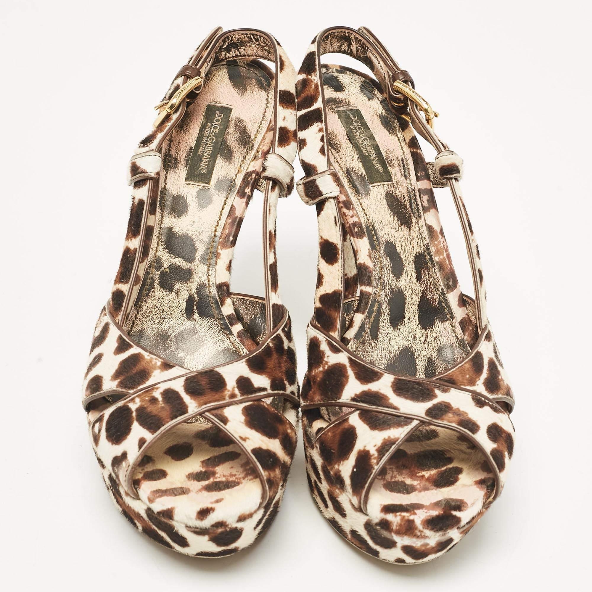 Sandalias con correa en el tobillo de pelo de becerro marrón/blanco Dolce & Gabbana talla 38.5 Marrón en venta