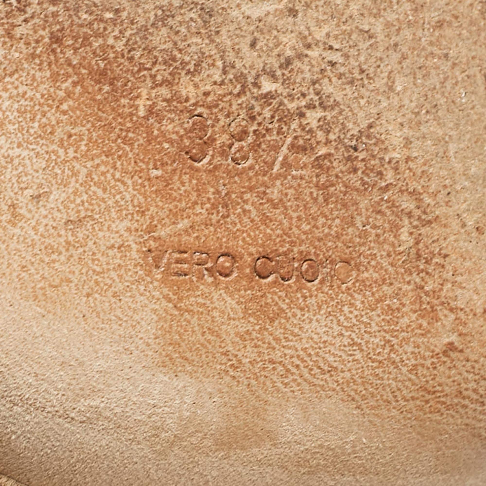 Sandalias con correa en el tobillo de pelo de becerro marrón/blanco Dolce & Gabbana talla 38.5 en venta 3