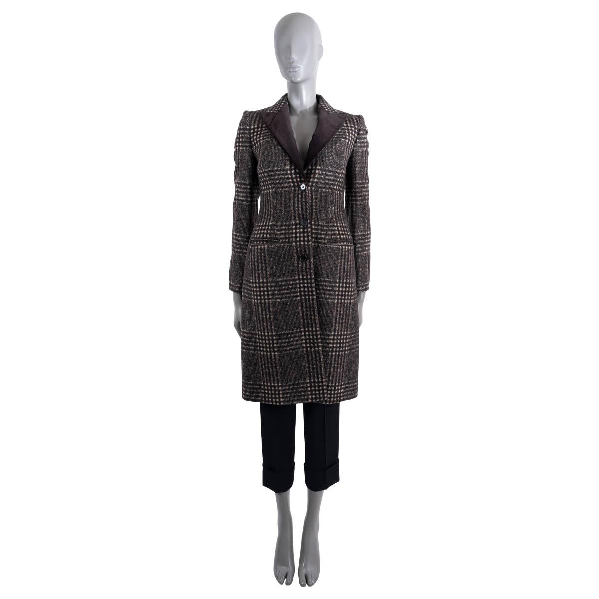 100% authentic Dolce & Gabbana single-breasted coat in brown Prince of Wales check wool (46%), alpaca (26%), cotton (16%), polyamide (8%) and elastane (2%). Featues wingtip lapels in dark brown velvet and two slit pockets at the waist. Closes with