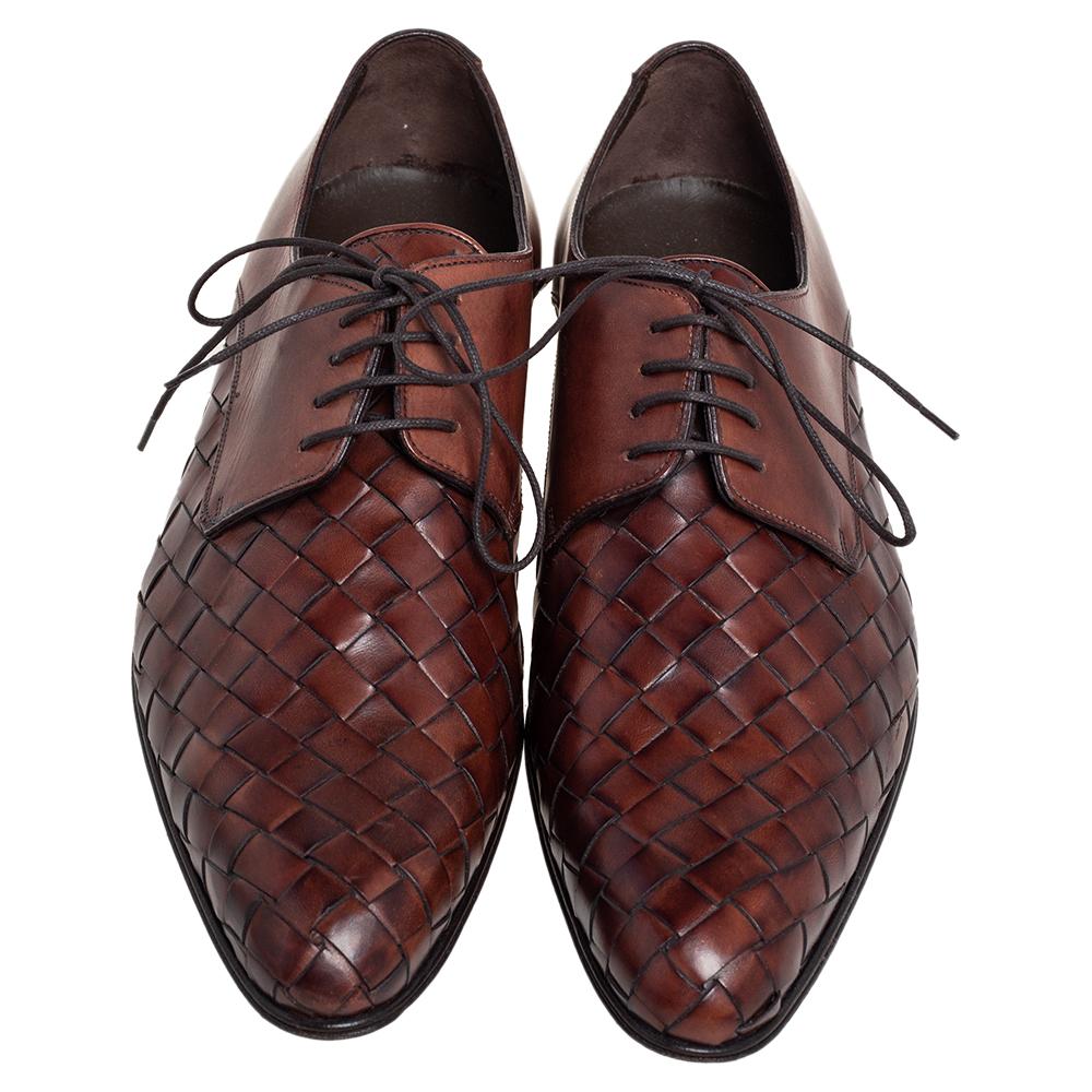 These derby shoes from Dolce & Gabbana are stunning. Crafted from woven leather & leather, they come in a versatile brown shade. They are styled with lace-ups and durable leather & rubber soles that provide maximum comfort.

