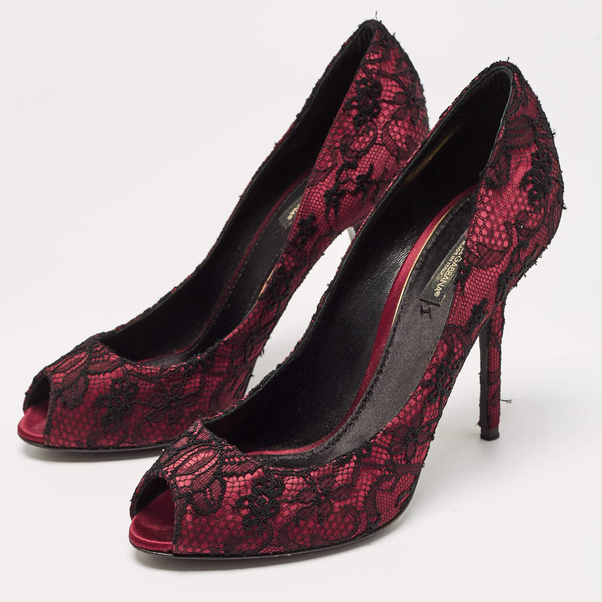 Curvaceous arches, a feminine appeal, and a well-built structure define this set of designer pumps. Coming with comfortable insoles and sleek heels, style them with your favorite outfits.