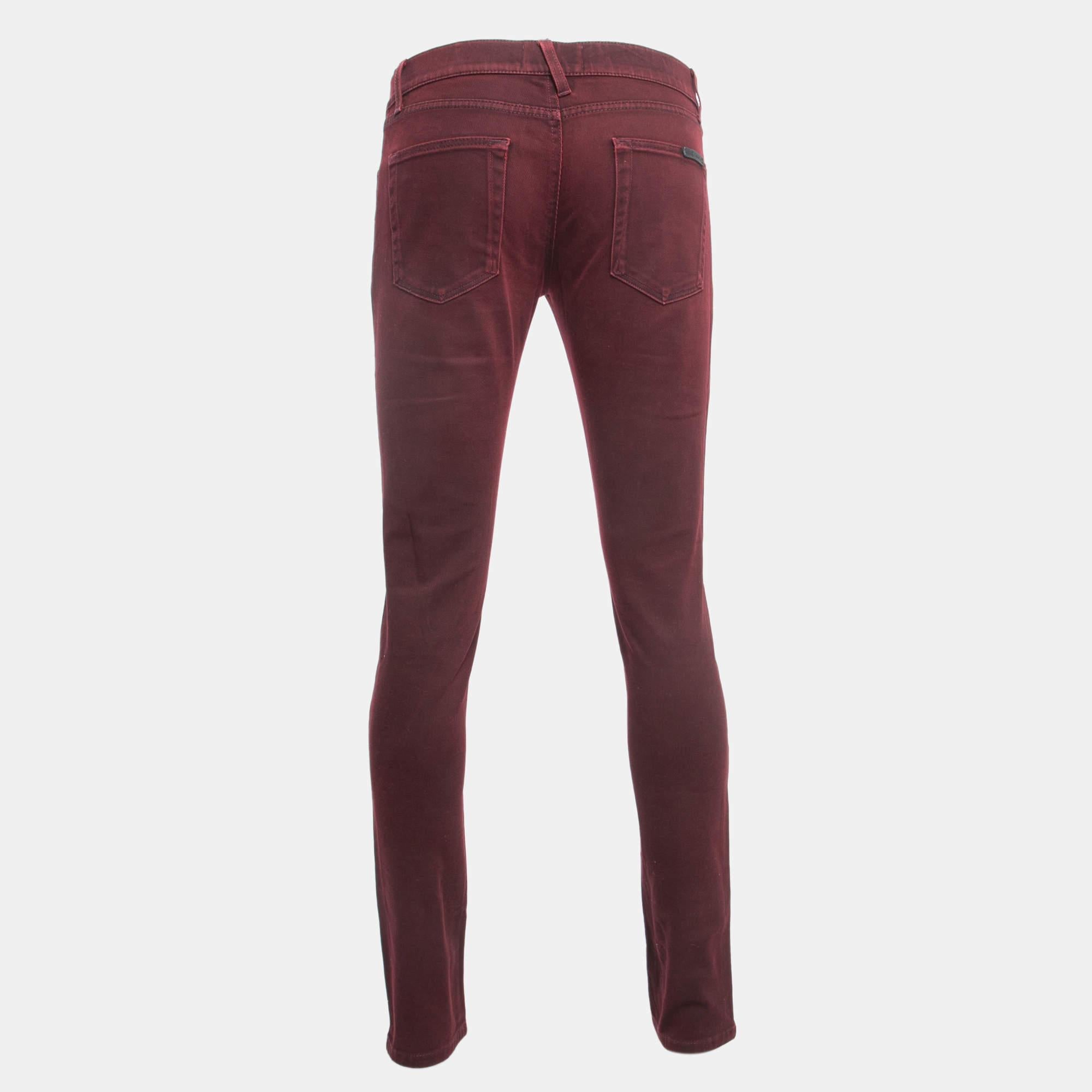 A good pair of jeans always makes the closet complete. This pair of jeans is tailored with such skill and style that it will be your favorite in no time. It will give you a comfortable stylish fit.