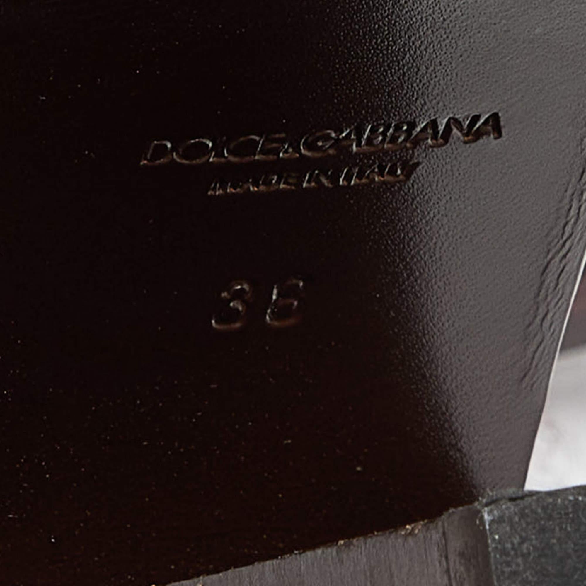 Dolce & Gabbana Burgunderrote Stiefel aus Pelz und Leder in Wadenlänge  im Angebot 3